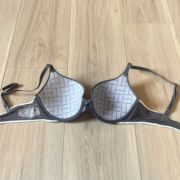 Victoria Secret Bra - Picture 5 of 10